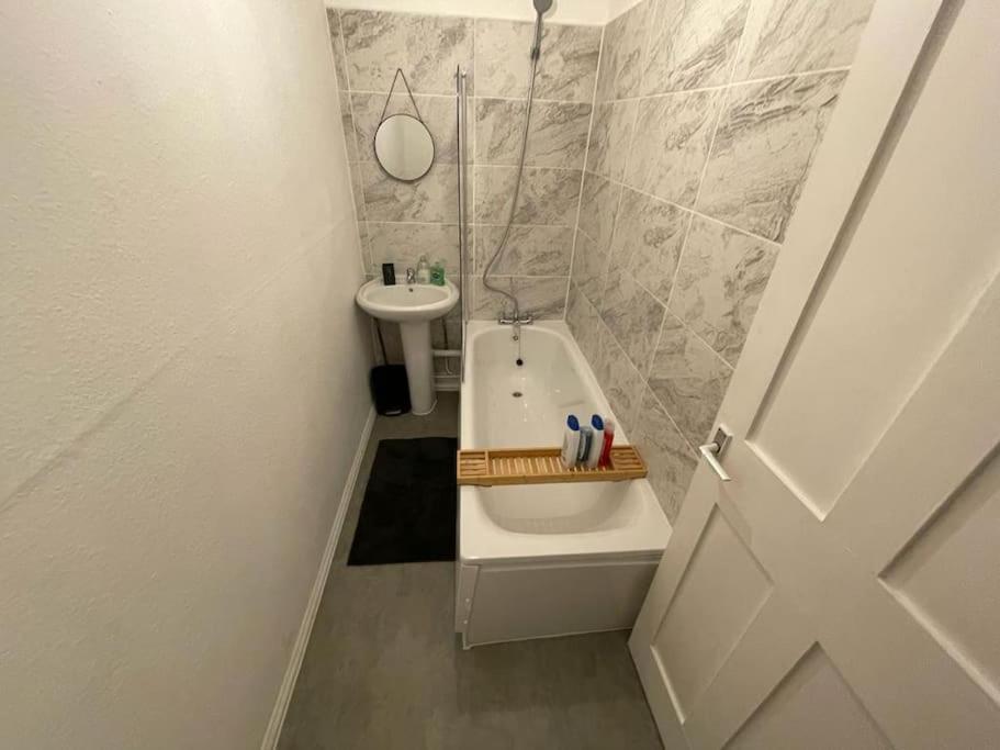 Stunning 2 Bedroom On Tower Bridge 런던 외부 사진