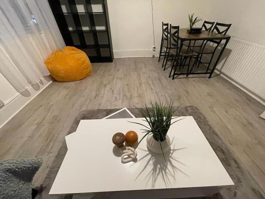 Stunning 2 Bedroom On Tower Bridge 런던 외부 사진