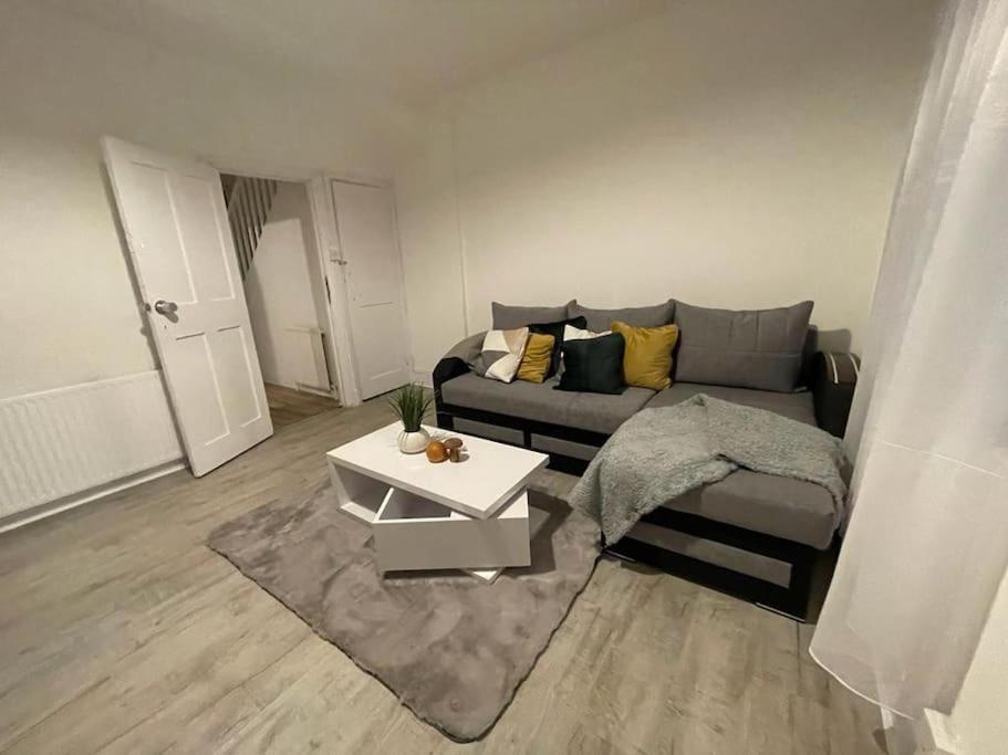 Stunning 2 Bedroom On Tower Bridge 런던 외부 사진