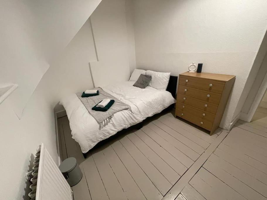 Stunning 2 Bedroom On Tower Bridge 런던 외부 사진