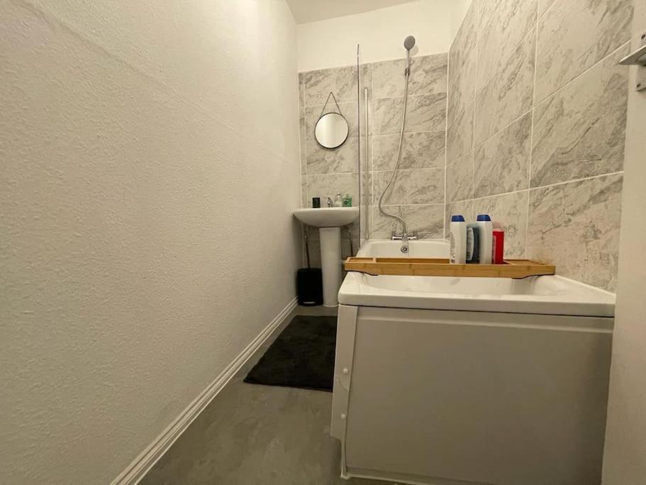 Stunning 2 Bedroom On Tower Bridge 런던 외부 사진
