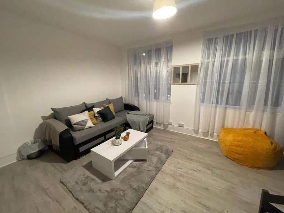 Stunning 2 Bedroom On Tower Bridge 런던 외부 사진